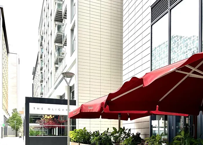 Superior Hub Mk City Apartment- With Free Underground Parking, Fast Wi-Fi, Smart Tv With Netflix, Disney Plus & Prime!