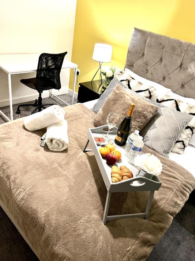Apartment Superior Hub: City With Parking & Entertainment